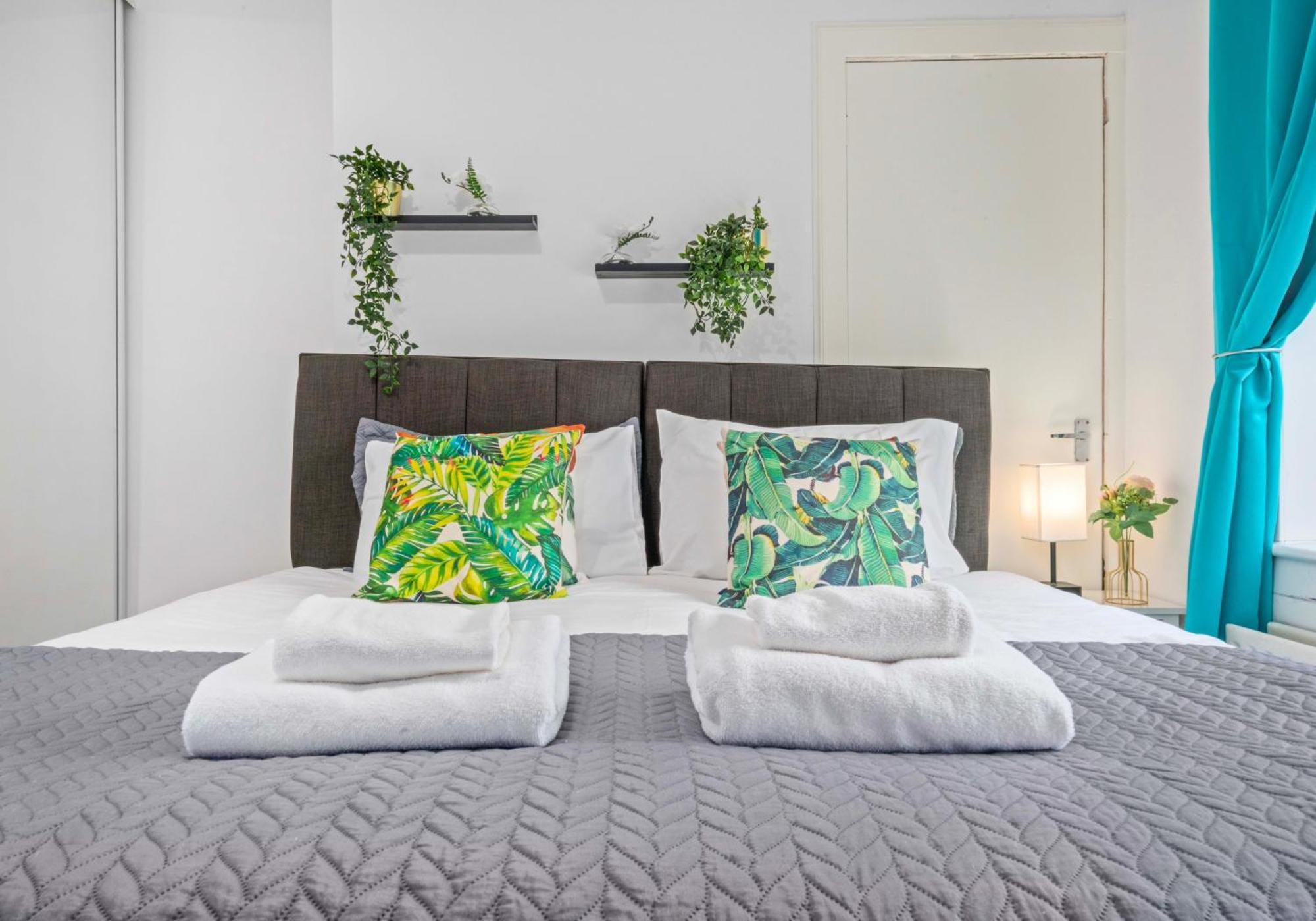 Nicol Apartment By Klass Living Airdrie Εξωτερικό φωτογραφία